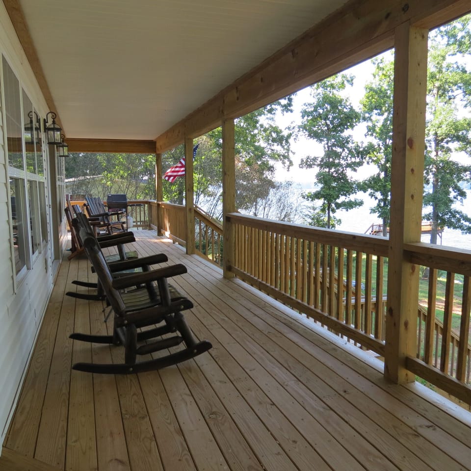 Wrap around porch - full lakefront
