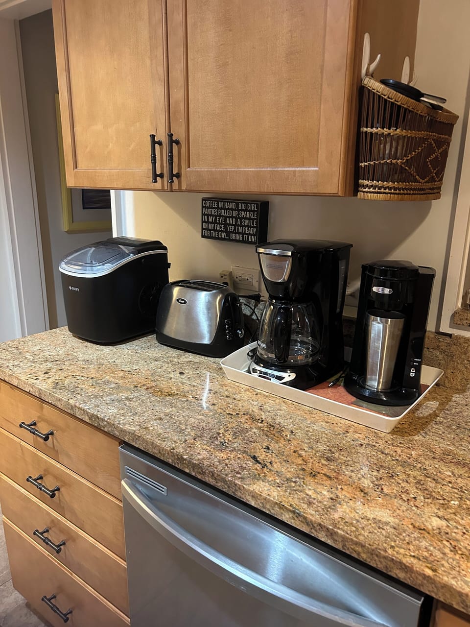 Single Keurig.
Ice maker