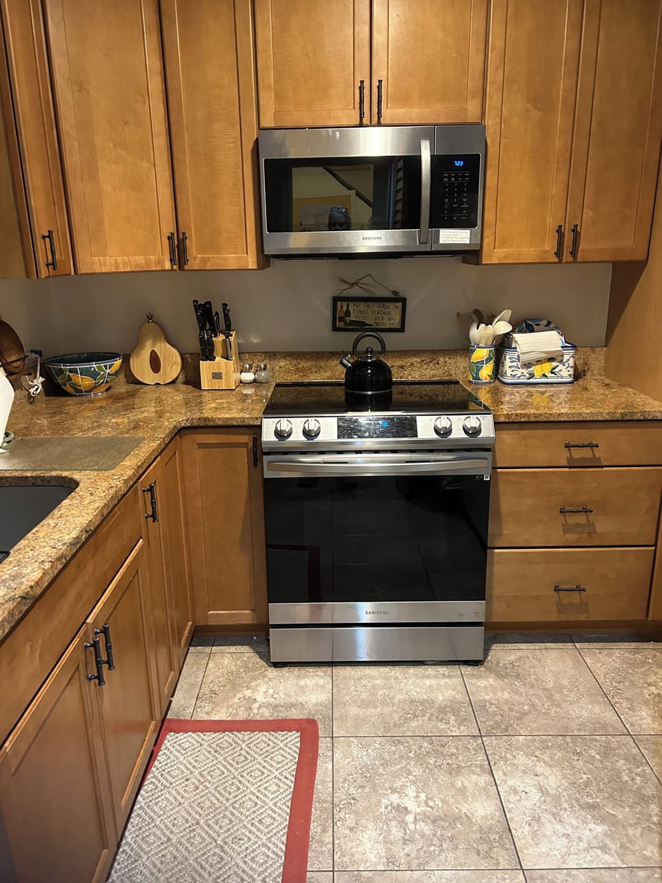 Well stocked kitchen for cooking/eating in.