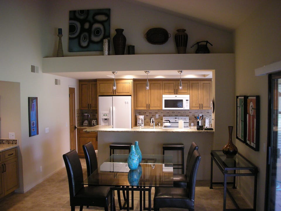 Dining room seats 6 with wet bar