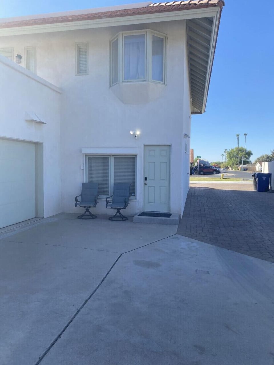 Entrance to the Guest Suite. Parking is on the paver drive next to suite.