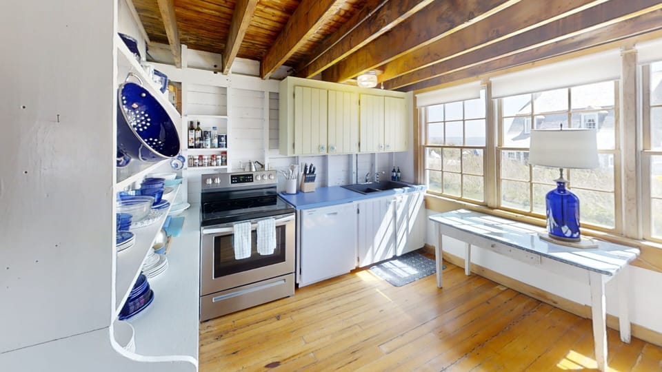 Well equipped kitchen area.