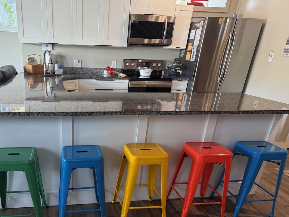 Large granite counter top 
Counter stool seating