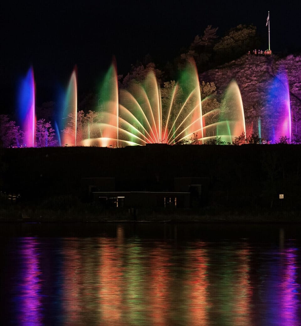 Grand Haven musical fountain plays nightly at dusk. 