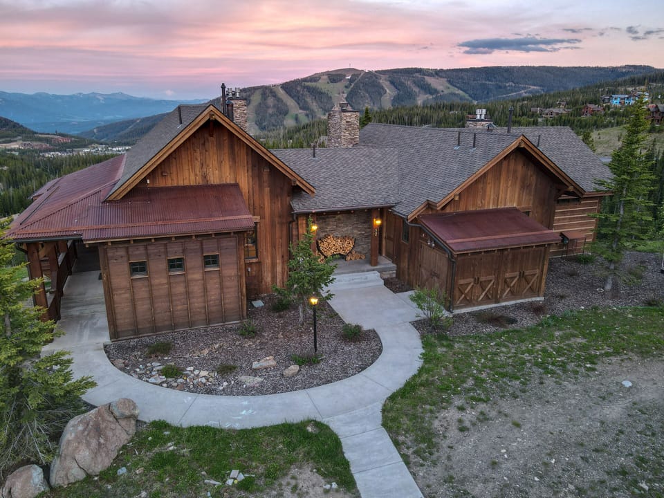 Step out the front door ... and you truly are skiing/hiking/biking on the trail