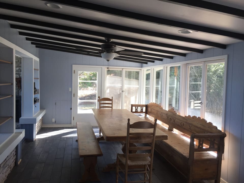 Dining room with ceiling fan