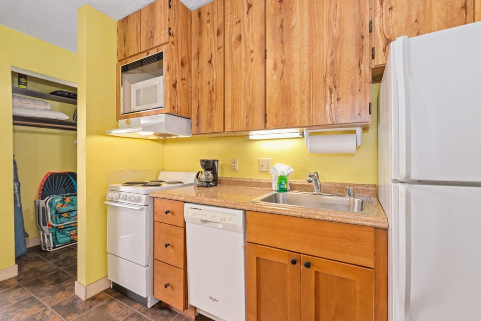 All the essential kitchen amenities for a perfect gourmet meal...