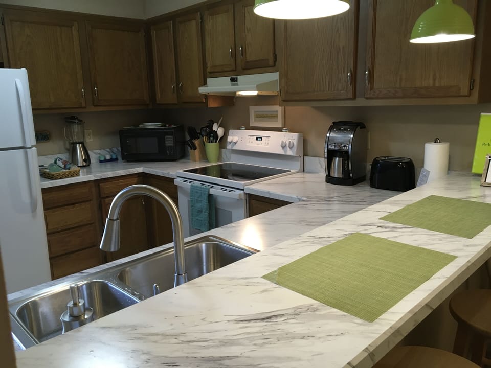 Updated spacious kitchen with blender, air fryer, microwave and plenty of dishes
