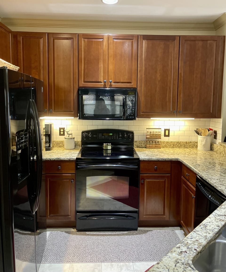 Keriug & drip Cruisinart coffee makers & counter convection oven/toaster.