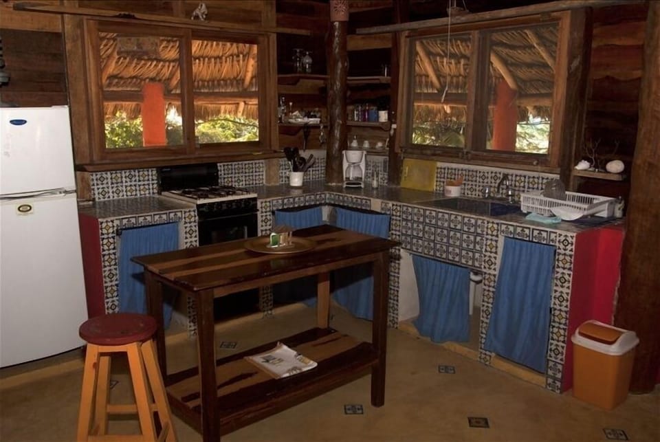 FULL EQUIPED KITCHEN