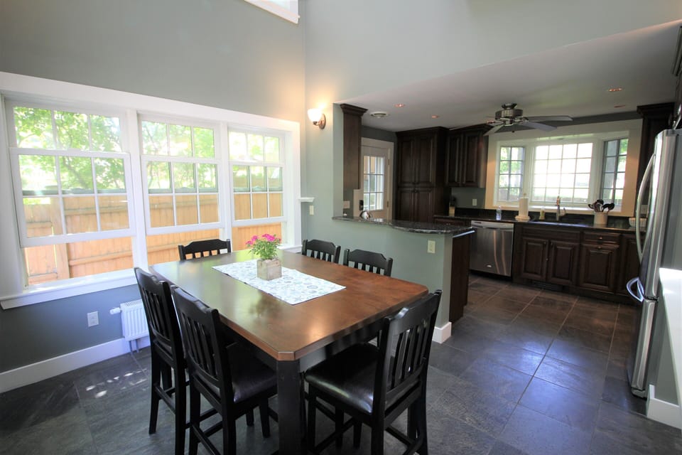 Gourmet kitchen - eating area has atrium celing