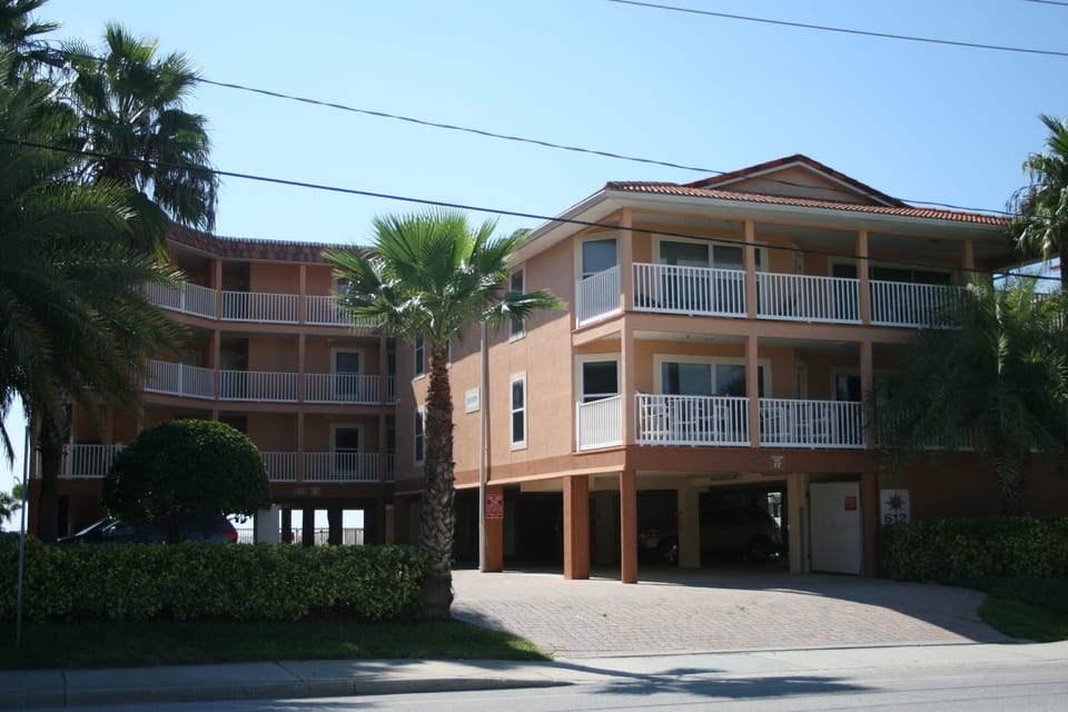 Casa de Playa has beautiful tropical landscape and is well maintained.