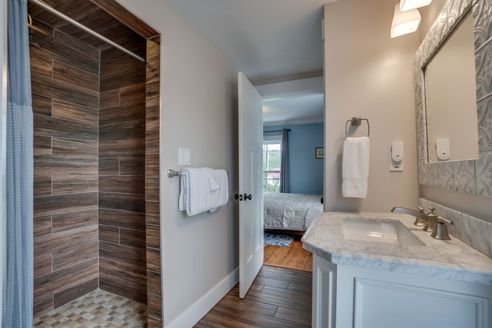 Hawksbill Room Bath