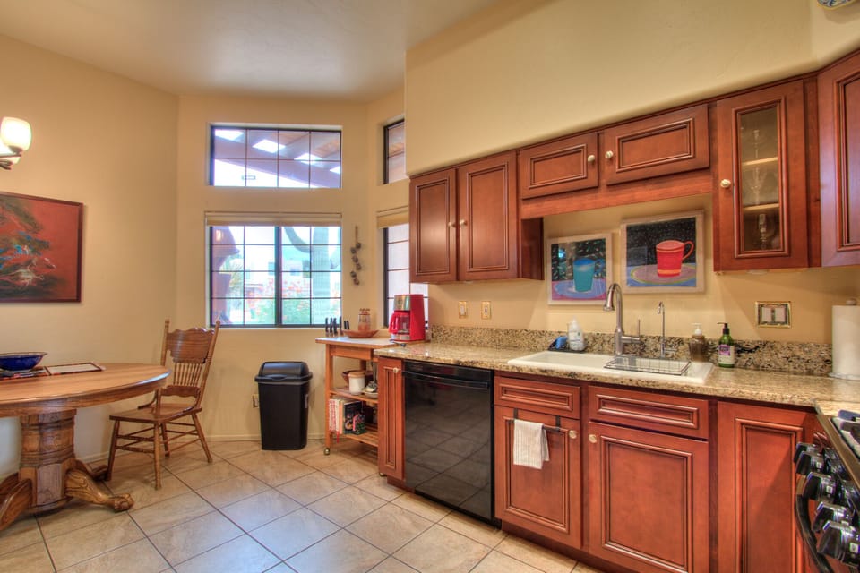 Eat-in kitchen