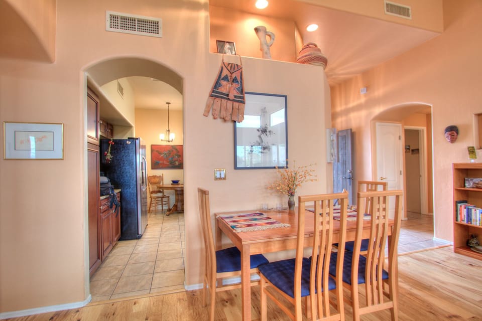 Dining area to kitchen