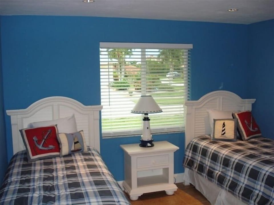 Guest suite two with 2 twin beds