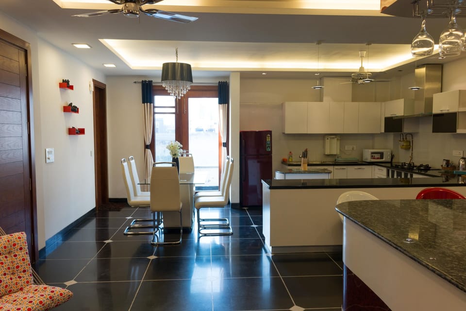 Dinning, Kitchen, bar view