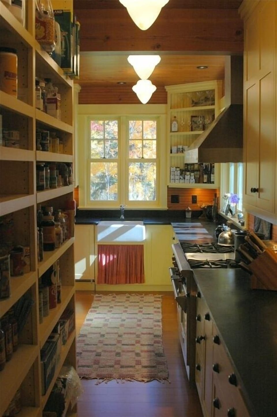 Kitchen pantry