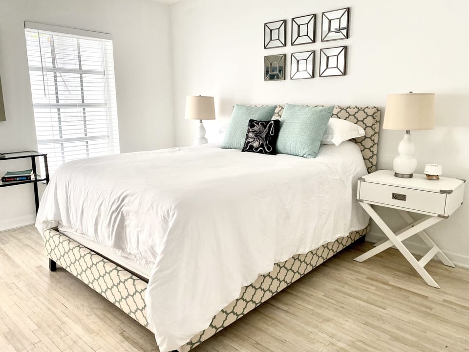 QUEEN BEDROOM