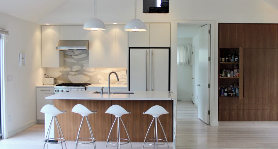 Fully- stocked, beautiful kitchen