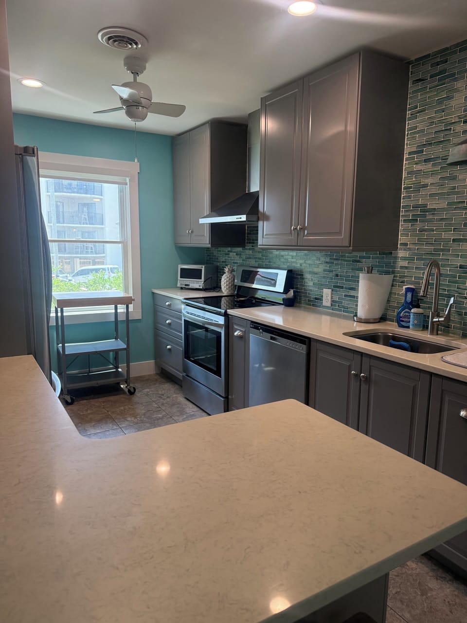 Fully equipped kitchen.
