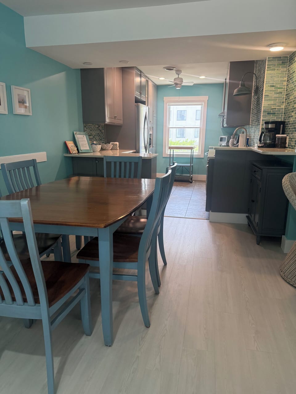 Dining area with seating for 6