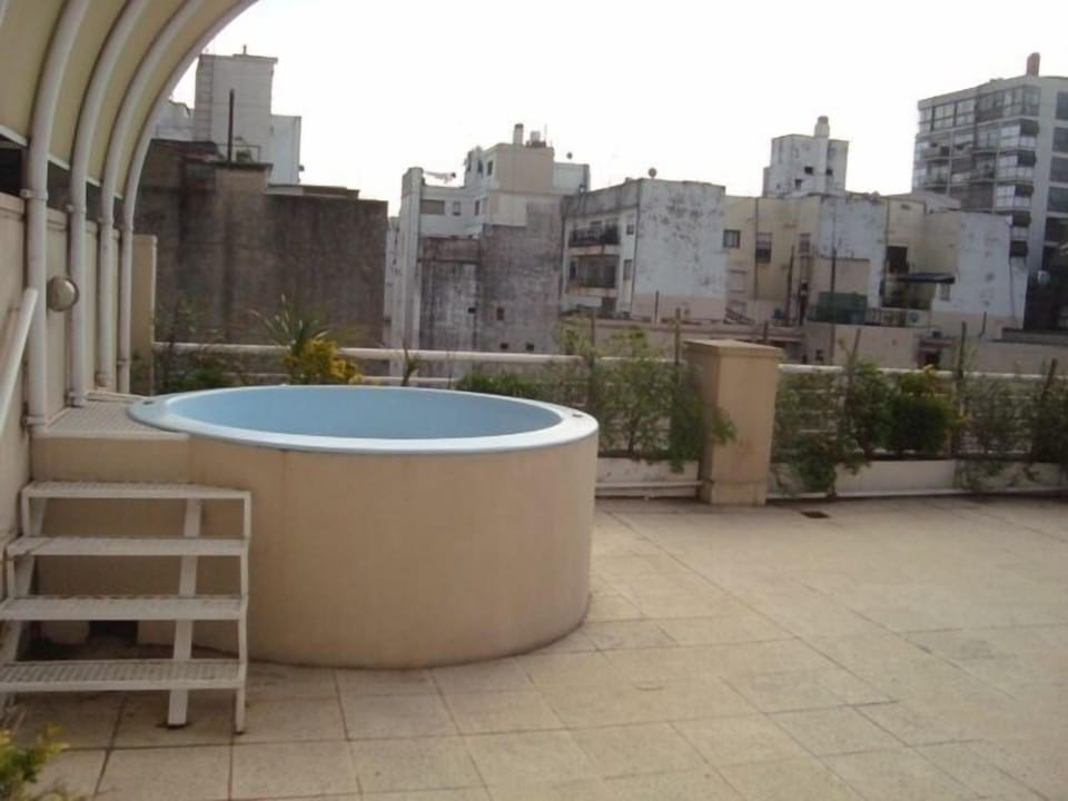 Rooftop Deck with Hot Tub - Terraza