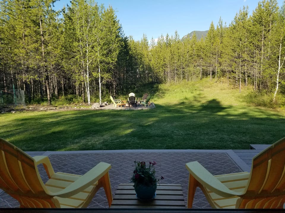 Enjoy the evening shade with a glass of wine or lemonade! 