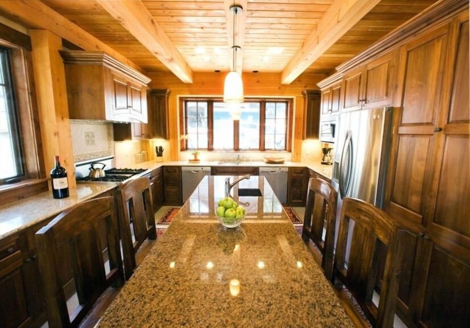 6 person island, Thermador range, 2 Bosch dishwashers