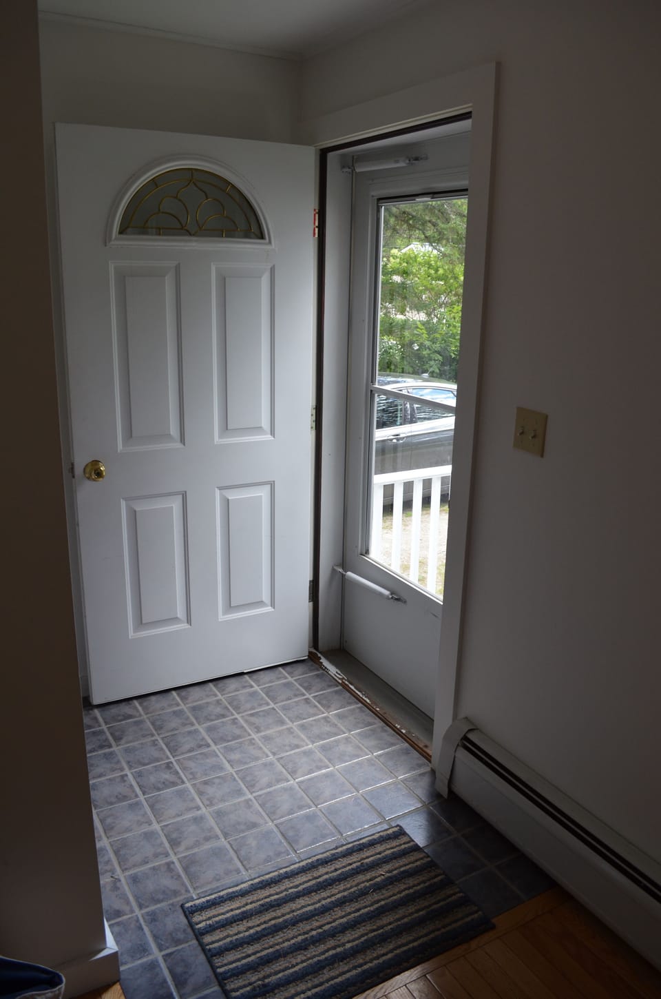 Driveway Side Entry/Mud-Room