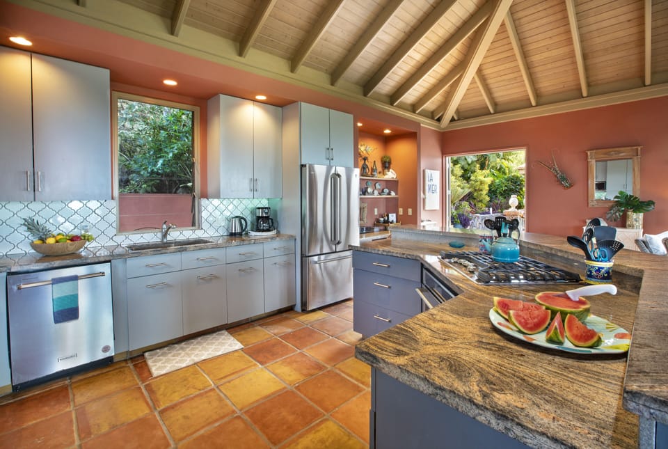 Fully equipped, luxury kitchen