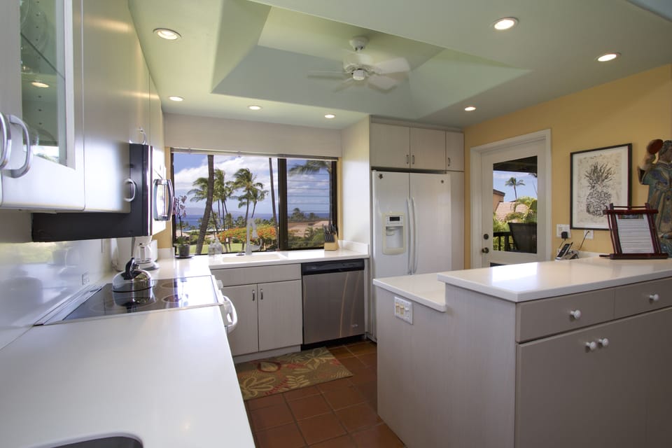 Extremely well equipped kitchen with fantastic Ocean View