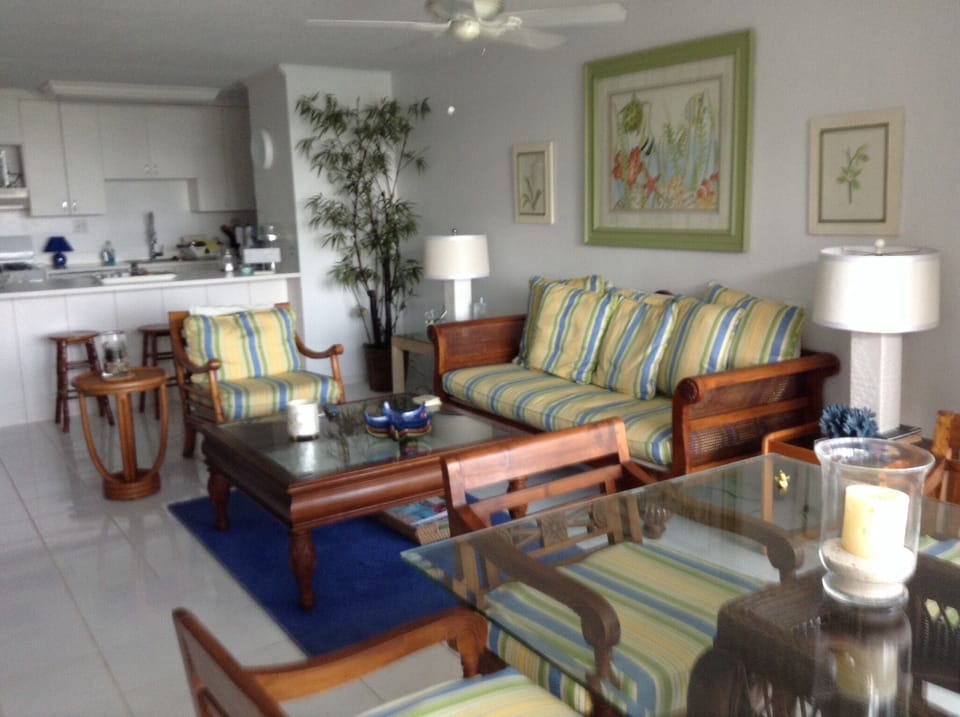 Living room with large coffee table.