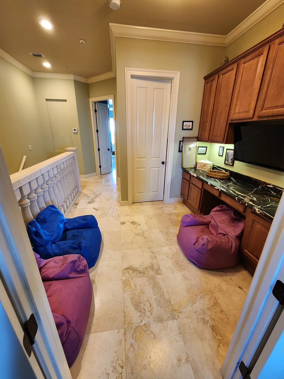 Mini media room between 2nd floor suites (laundry behind closed door)