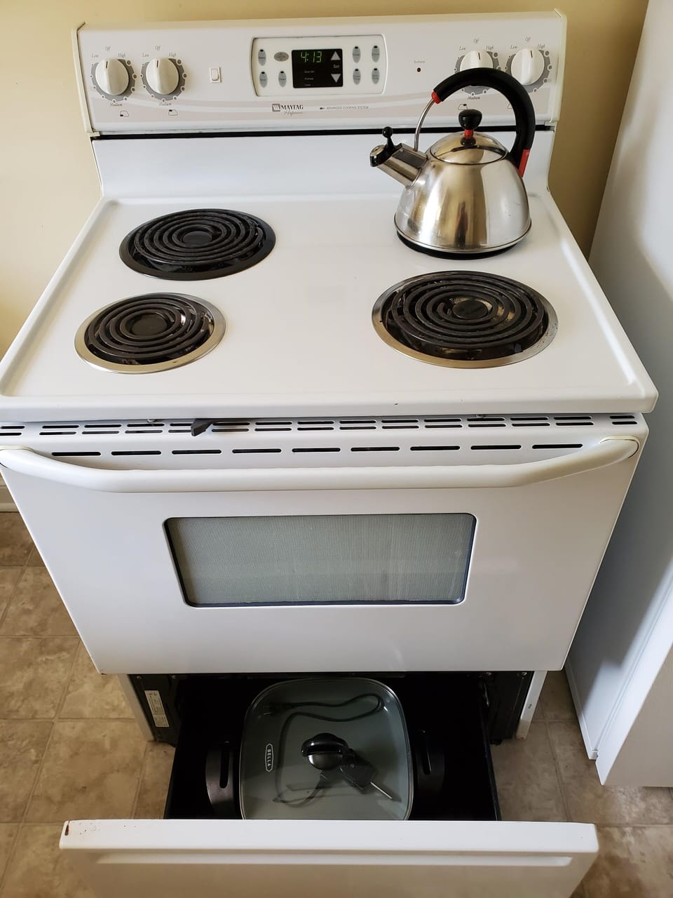 Electric oven and electric skillet.
