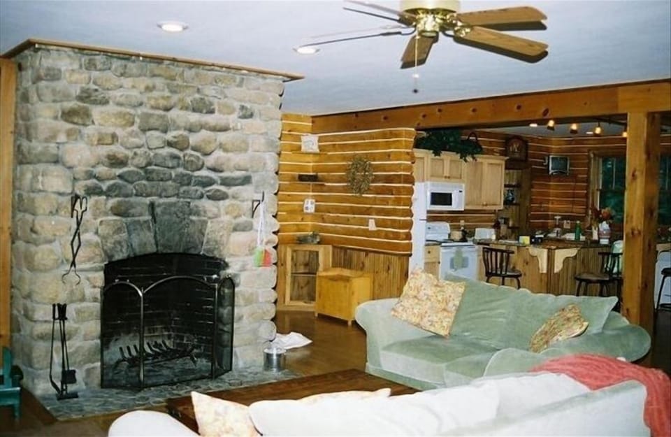 Open floor plan - connects kitchen, dining area and living room. 