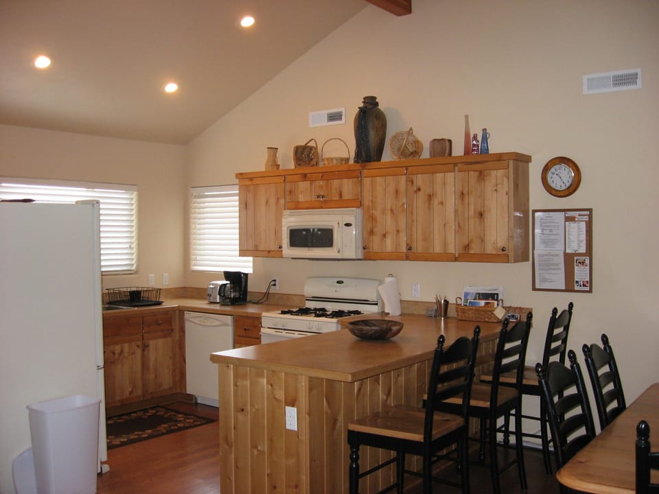 Lots of room in the kitchen