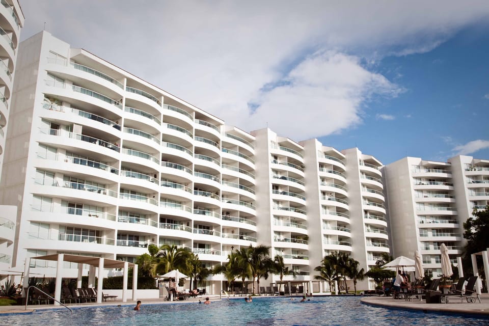 Our building with the nicer view of the ocean and the complex Dream Hotel.