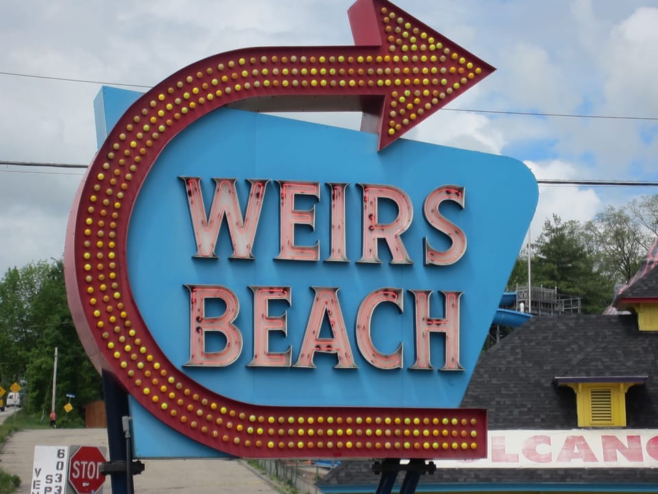 Walking distance to the Weirs Beach boardwalk!