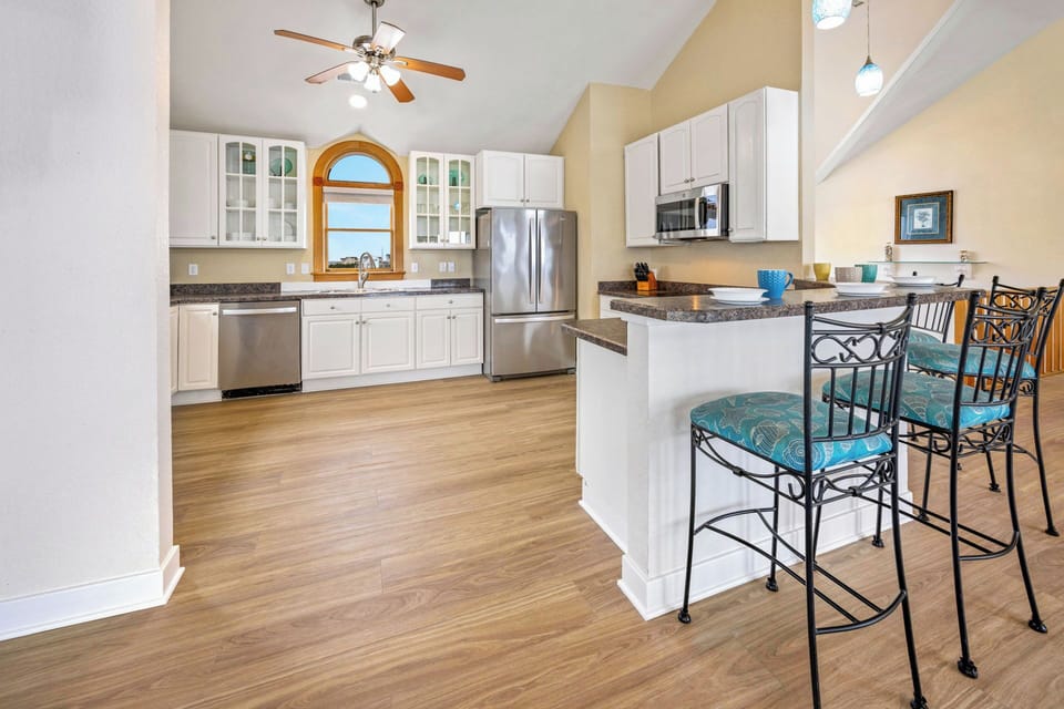 Surf or Sound Realty - 180 - Perfect Peace - Kitchen -2