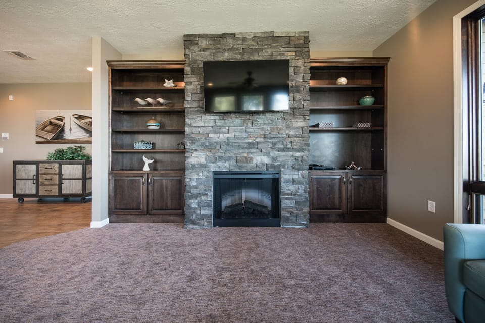 Fireplace/entertainment 