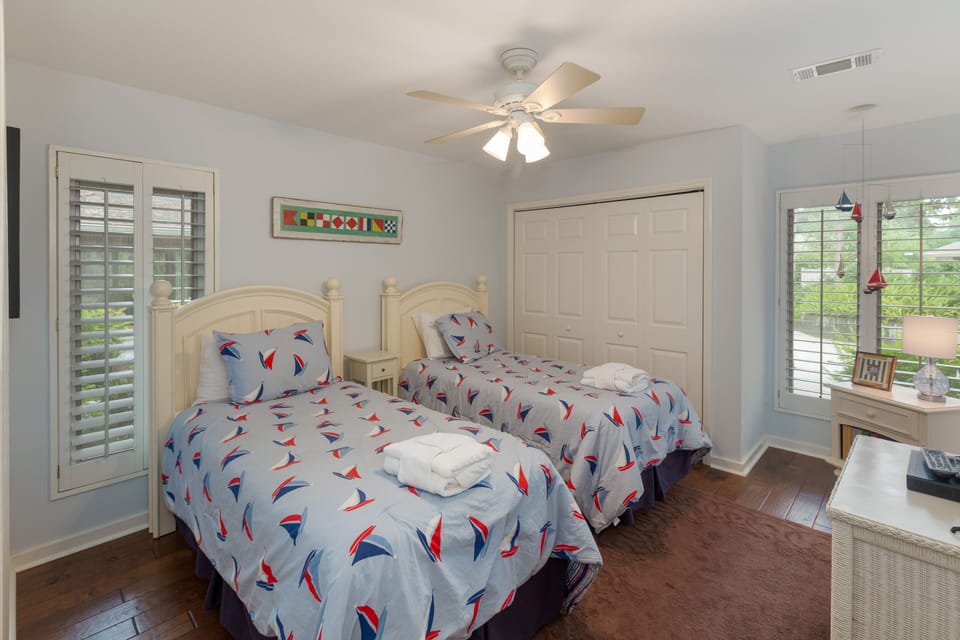 Twin bedroom (1)