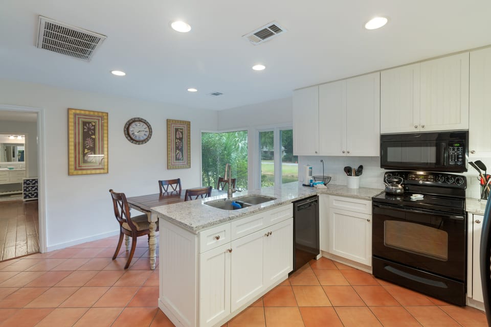 Well stocked kitchen (1)