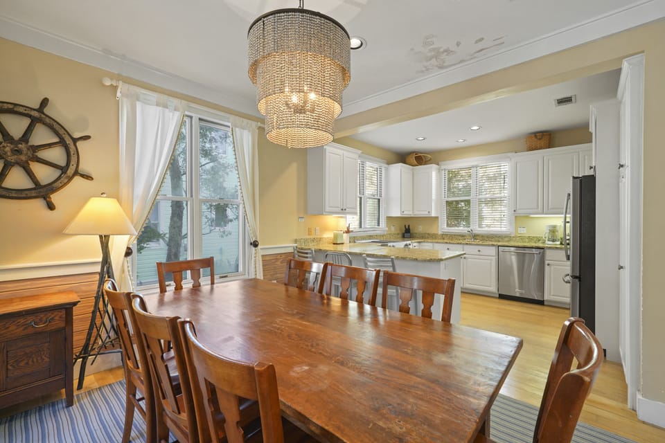 DINING AREA WITH TABLE SEATING 8 PEOPLE