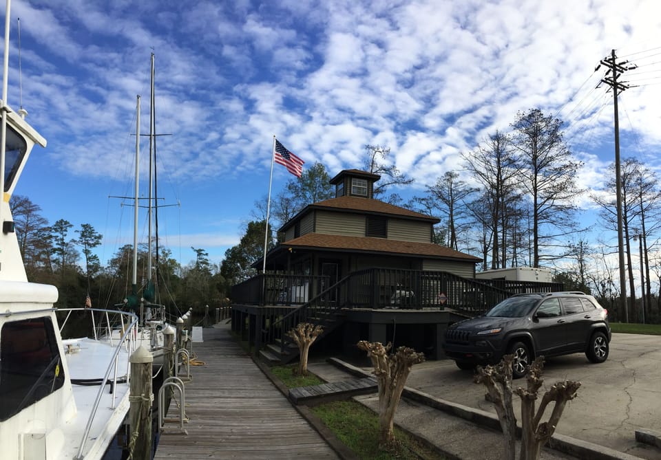 Lighthouse On The Bayou - Near Nola House in Slidell