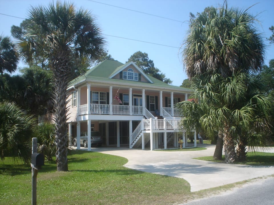 Sea Cloud: A classic beach home with everything you need for a cool vacation!