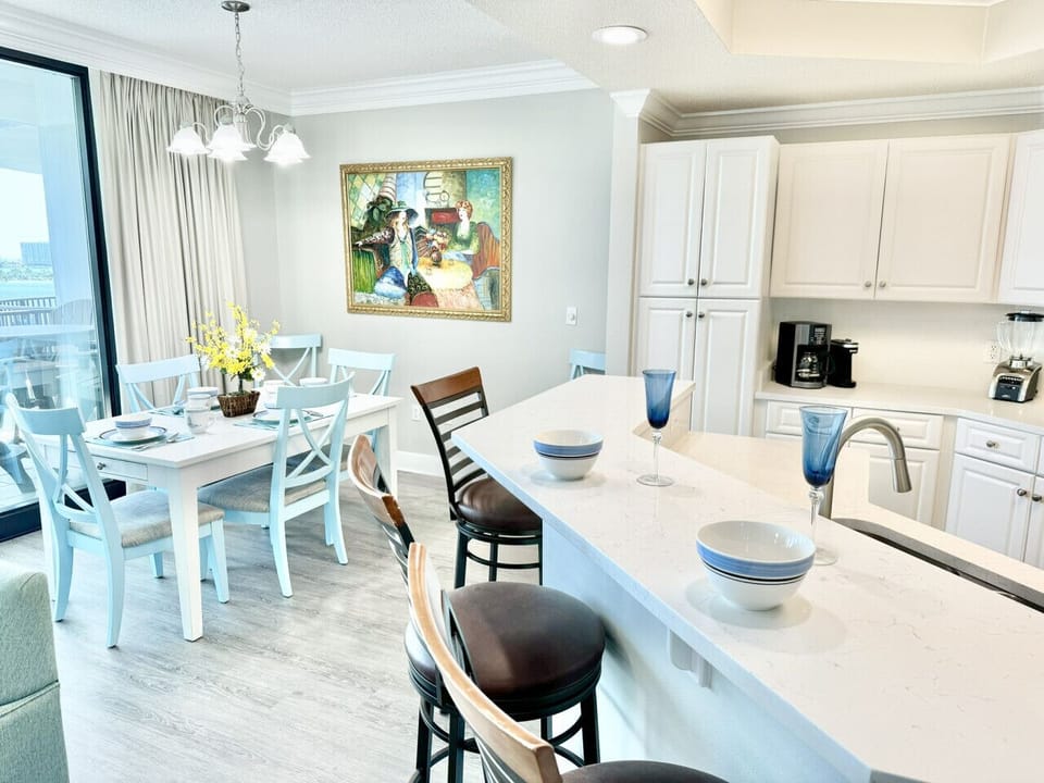 Extra seating at the kitchen countertop so there's room for everyone to eat.