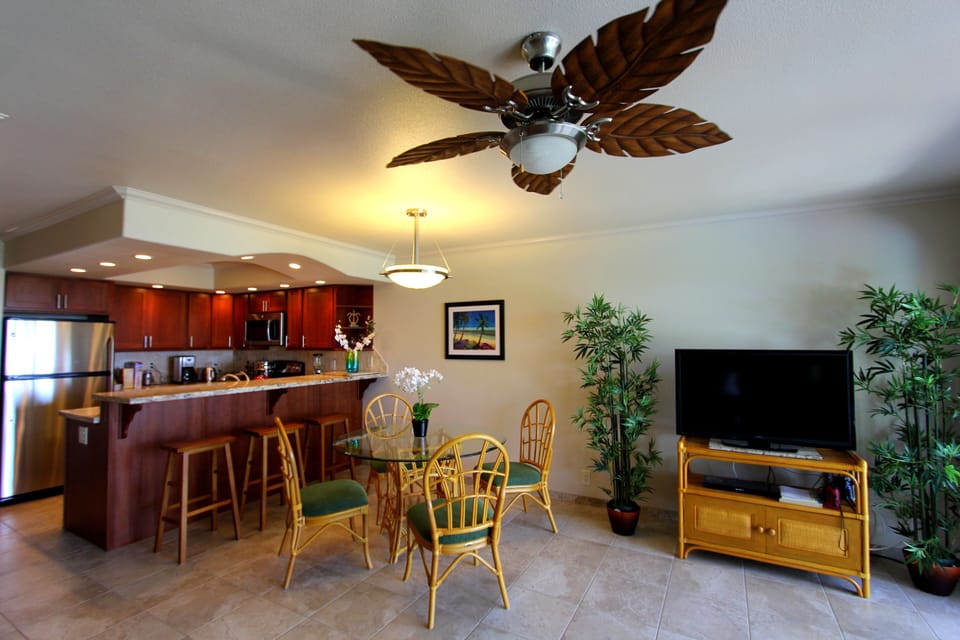 Island dining. Cable, WiFi, Internet & Netflix enabled 55-inch flat screen TV