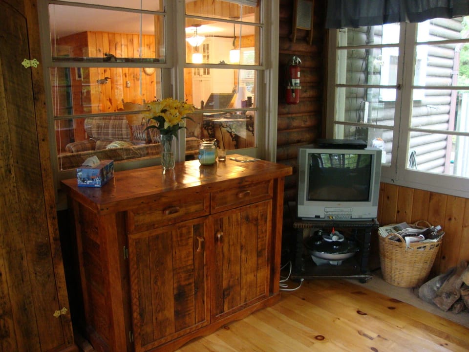 Muskoka Room TV, videos, DVD player