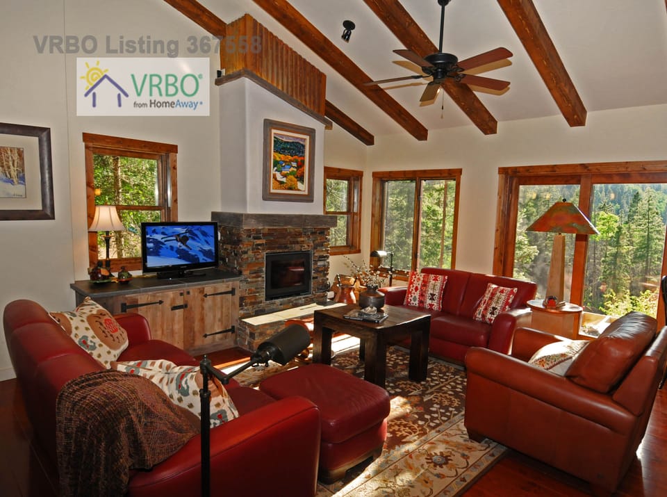 Great room with TV/DVD and fireplace, sunset views